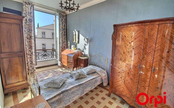 Appartement à vendre    3 pièces • 71 m2 Marseille 1