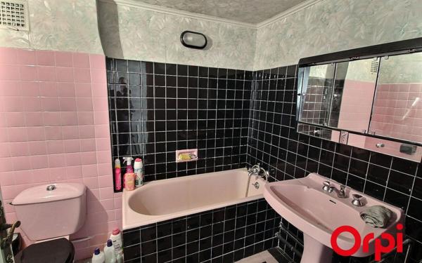 Appartement à vendre    3 pièces • 71 m2 Marseille 1