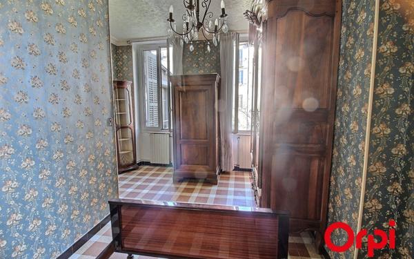 Appartement à vendre    3 pièces • 71 m2 Marseille 1