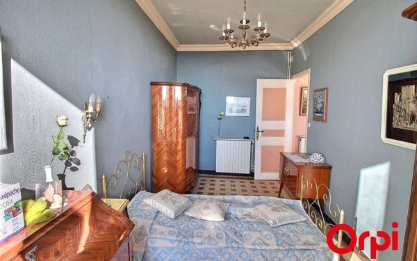 Appartement à vendre    3 pièces • 71 m2 Marseille 1