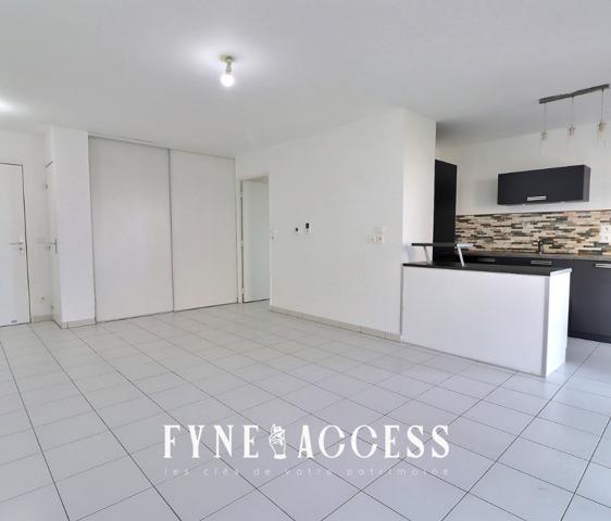 PORTES DE LYON - SAINT FONS - BALCON - STATIONNEMENT - GRAND T3 - TRAMWAY T10 - RESIDENCE SECURISEE - RÉCENT - PROCHE GARE - BUS - A6 - A7 - ROCADE EST , Saint fons