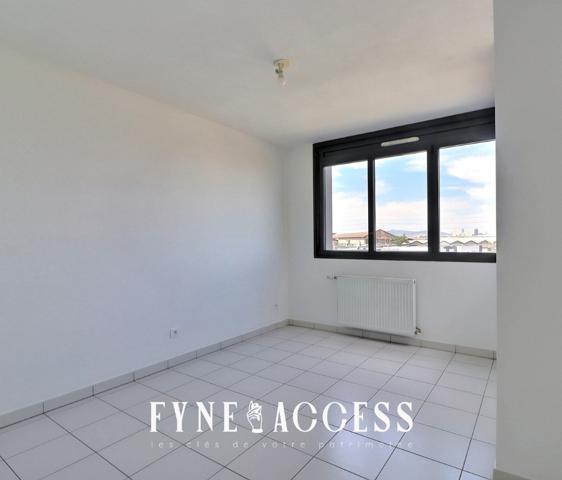 PORTES DE LYON - SAINT FONS - BALCON - STATIONNEMENT - GRAND T3 - TRAMWAY T10 - RESIDENCE SECURISEE - RÉCENT - PROCHE GARE - BUS - A6 - A7 - ROCADE EST , Saint fons