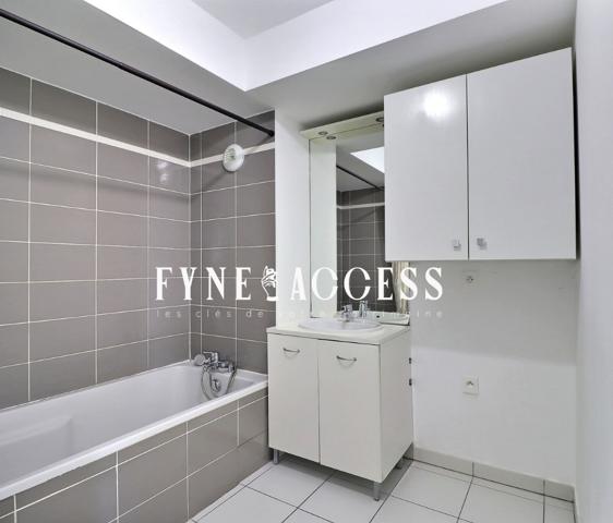 PORTES DE LYON - SAINT FONS - BALCON - STATIONNEMENT - GRAND T3 - TRAMWAY T10 - RESIDENCE SECURISEE - RÉCENT - PROCHE GARE - BUS - A6 - A7 - ROCADE EST , Saint fons