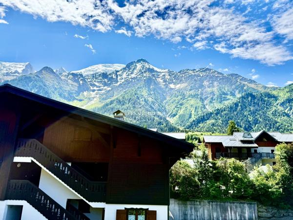 Les Houches – Chalet ( immeuble) d’investissement composé de 5 appartements – 5 garages – Vue Mont-Blanc.