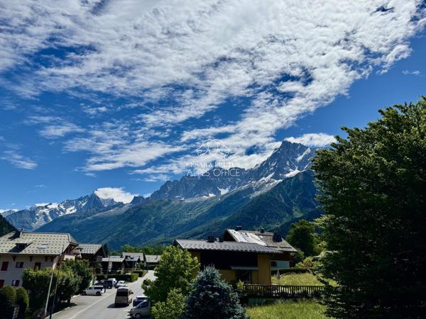 Les Houches – Chalet ( immeuble) d’investissement composé de 5 appartements – 5 garages – Vue Mont-Blanc.
