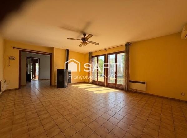 Villa de plain pied avec jardin, garage et terrasse