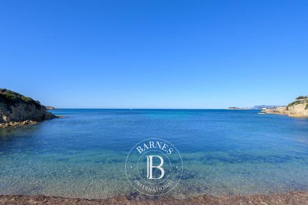 Sanary-sur-Mer, Maison 4 Chambres -  180 m² à vendre