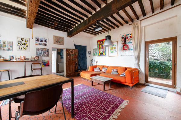 Maison de ville avec cour arborée – Forcalquier centre historique