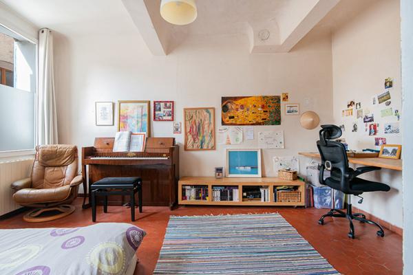 Maison de ville avec cour arborée – Forcalquier centre historique