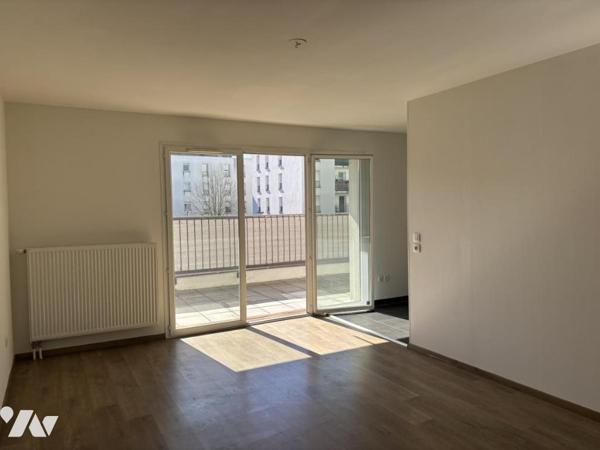 TOURCOING secteur Blanc Seau T2 52m² avec grande terrasse et parking