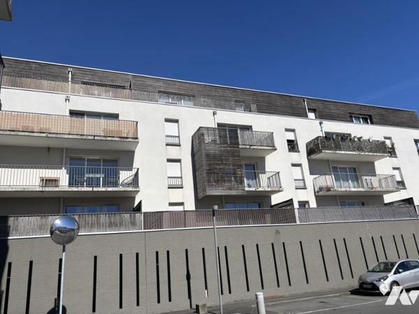 TOURCOING secteur Blanc Seau T2 52m² avec grande terrasse et parking