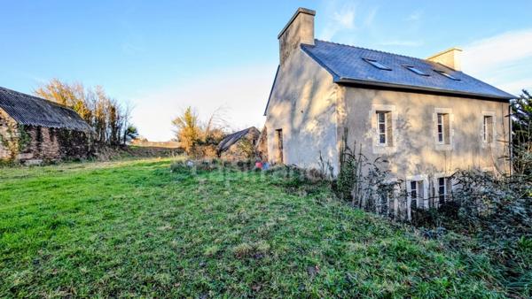 Corps de ferme à rénover - Maison 130 m² - Terrain 9350 m² LESNEVEN (29)