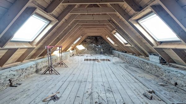 Corps de ferme à rénover - Maison 130 m² - Terrain 9350 m² LESNEVEN (29)