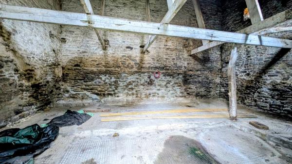 Corps de ferme à rénover - Maison 130 m² - Terrain 9350 m² LESNEVEN (29)