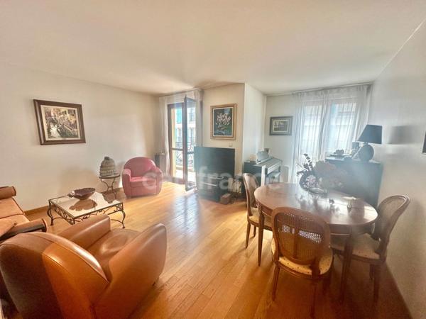 Bel Appartement avec terrasse au cœur de ville proche de tout.