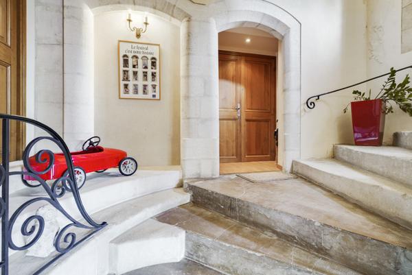 Appartement d'exception avec piscine dans Château 360 000