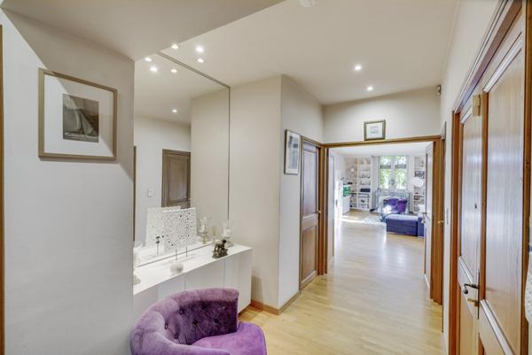 Appartement d'exception avec piscine dans Château 360 000