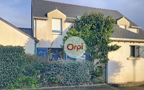 Maison à louer    4 pièces •  Ambon