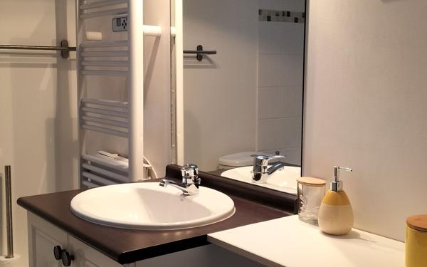 Maison à louer    4 pièces •  Ambon