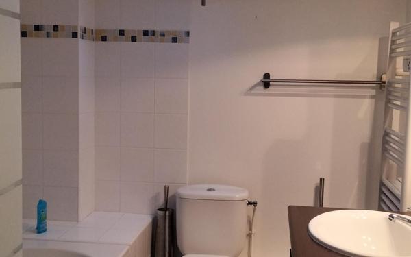 Maison à louer    4 pièces •  Ambon