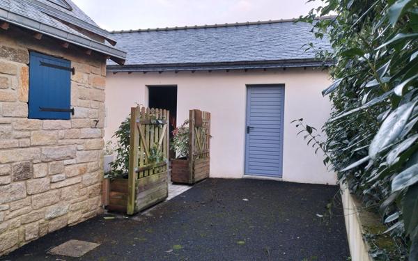 Maison à louer    4 pièces •  Ambon