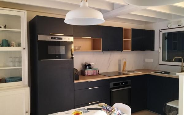 Maison à louer    4 pièces •  Ambon