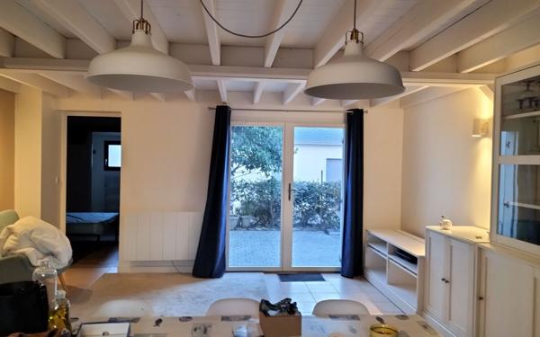 Maison à louer    4 pièces •  Ambon