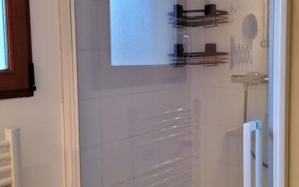 Maison à louer    4 pièces •  Ambon