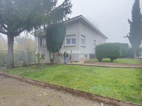 Très jolie maison mitoyenne sans travaux ,jardin exceptionnel.