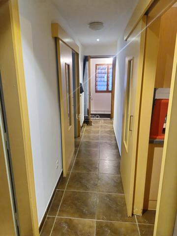 Très jolie maison mitoyenne sans travaux ,jardin exceptionnel.