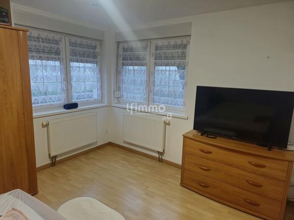 Très jolie maison mitoyenne sans travaux ,jardin exceptionnel.