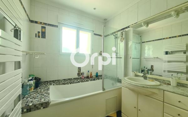 Maison à vendre    8 pièces •  Saint-Sulpice-de-Royan