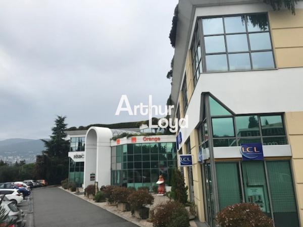 Bureaux à louer 110 m² en R+1 - Top emplacement Grasse