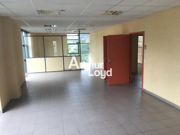 Bureaux à louer 110 m² en R+1 - Top emplacement Grasse
