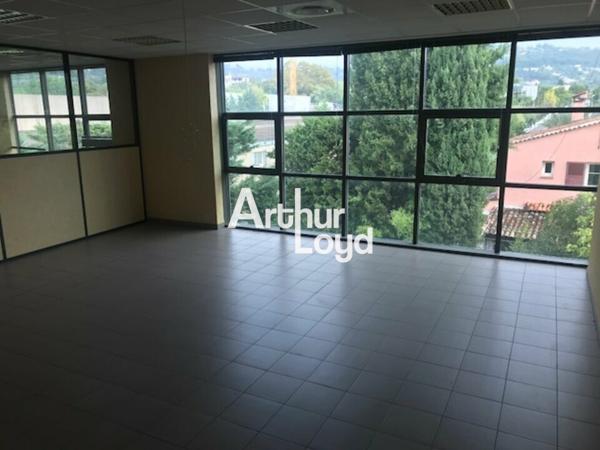 Bureaux à louer 110 m² en R+1 - Top emplacement Grasse