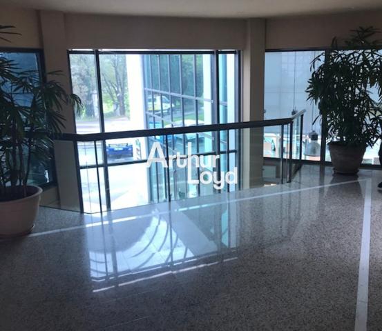 Bureaux à louer 110 m² en R+1 - Top emplacement Grasse