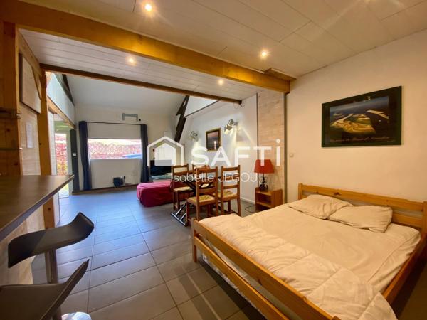 LOCAL COMMERCIAL à La Teste de Buch proche du centre ville avec logement et un appartement supplémentaire