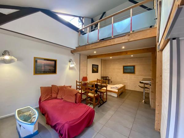 LOCAL COMMERCIAL à La Teste de Buch proche du centre ville avec logement et un appartement supplémentaire