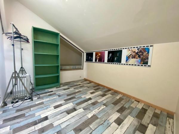 LOCAL COMMERCIAL à La Teste de Buch proche du centre ville avec logement et un appartement supplémentaire