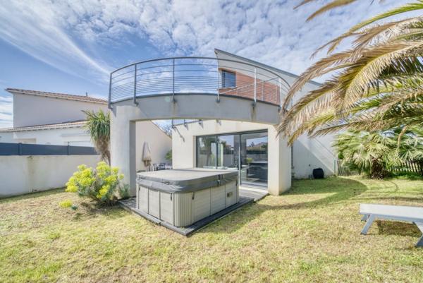 Maison à vendre de 4 pièces de 111 m² à FOURAS (17)