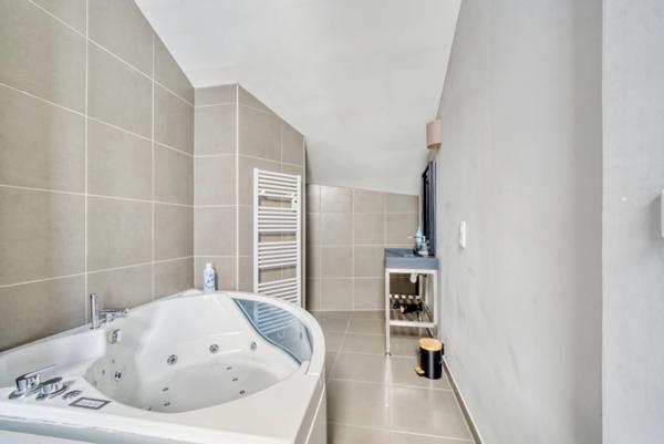 Maison à vendre de 4 pièces de 111 m² à FOURAS (17)