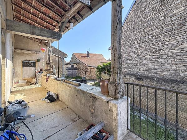 Ozenay (71700) Ensemble en pierre avec dépendances et terrain constructible – Fort potentiel, projet de vie ou investissement