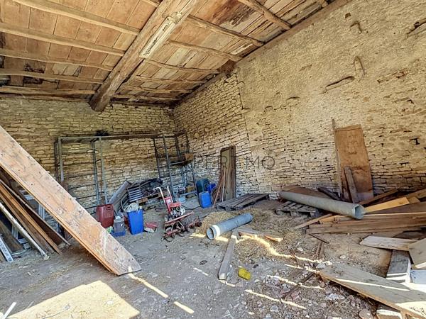 Ozenay (71700) Ensemble en pierre avec dépendances et terrain constructible – Fort potentiel, projet de vie ou investissement
