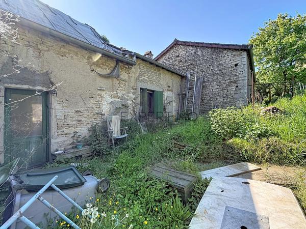Ozenay (71700) Ensemble en pierre avec dépendances et terrain constructible – Fort potentiel, projet de vie ou investissement