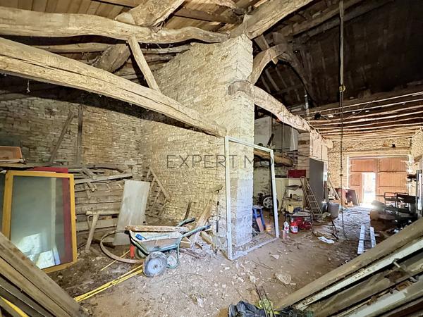 Ozenay (71700) Ensemble en pierre avec dépendances et terrain constructible – Fort potentiel, projet de vie ou investissement
