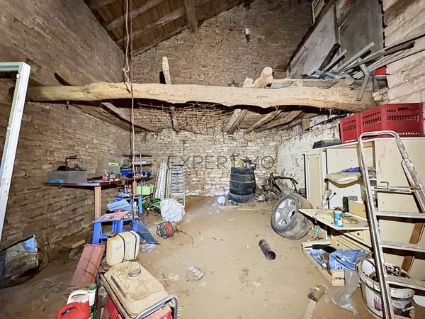 Ozenay (71700) Ensemble en pierre avec dépendances et terrain constructible – Fort potentiel, projet de vie ou investissement
