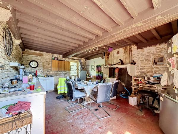 Ozenay (71700) Ensemble en pierre avec dépendances et terrain constructible – Fort potentiel, projet de vie ou investissement