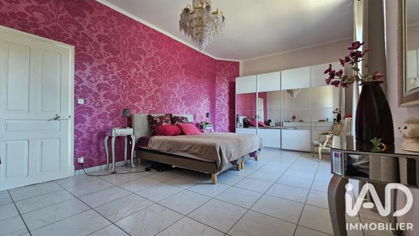 Maison à vendre 6 pièces 248 m² Saint-Étienne-de-Maurs