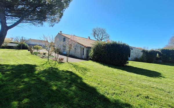 Maison à vendre    6 pièces •  Médis