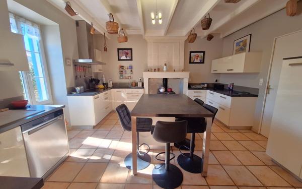 Maison à vendre    6 pièces •  Médis